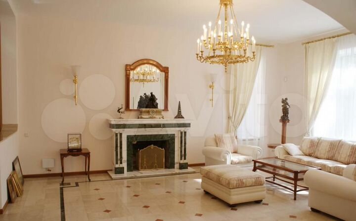 Дом 975 м² на участке 32,2 сот.