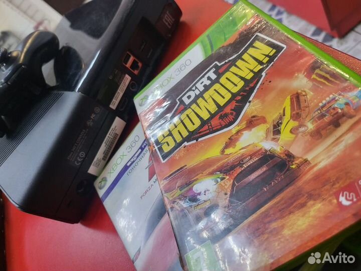 Игровая приставка - Xbox 360e