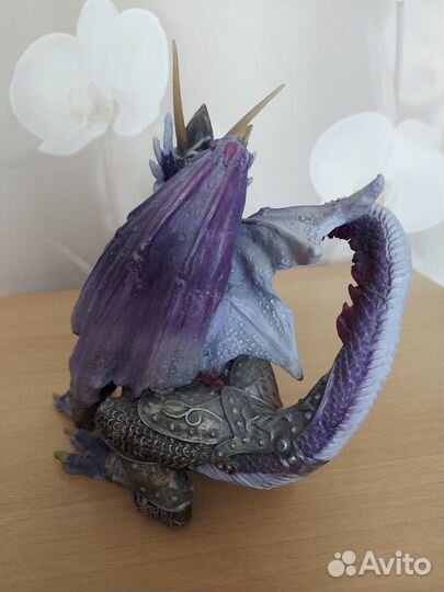 Статуэтка дракона