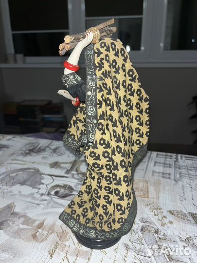 Статуэтка девушка с кувшином