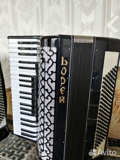 4 аккордеона