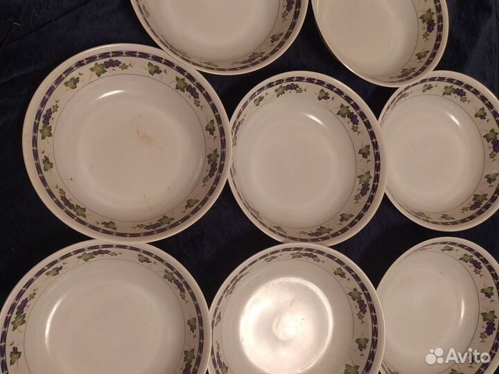 Набор пластиковых тарелок 8 шт