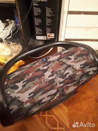 Jbl boombox оригинал внешне есть недочеты,см фото