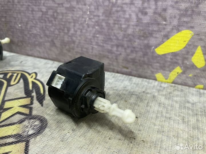 Моторчик корректора фары Опель Астра Н Astra h