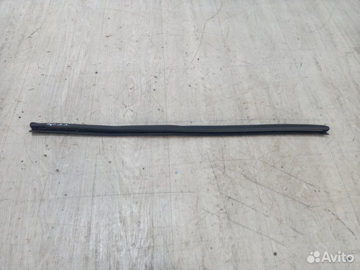 Уплотнитель двери Hyundai Solaris 2010-2017