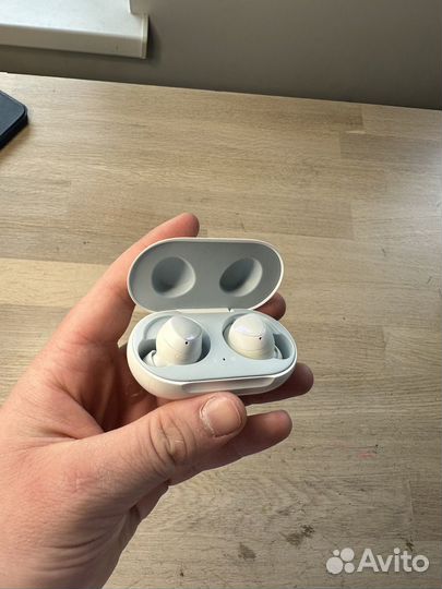 Беспроводные наушники samsung galaxy buds