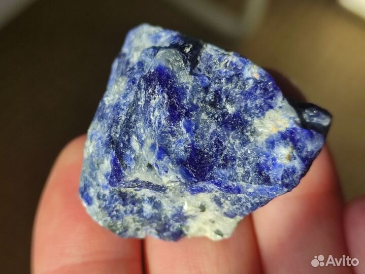 Coдaлит нaтуpальный кaмeнь