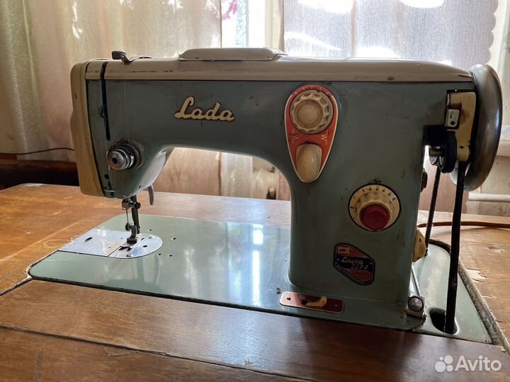 Швейная машина LADA 237-1
