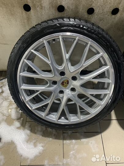 Pirelli Winter Sottozero 3 275/35 R21 и 315/30 R21