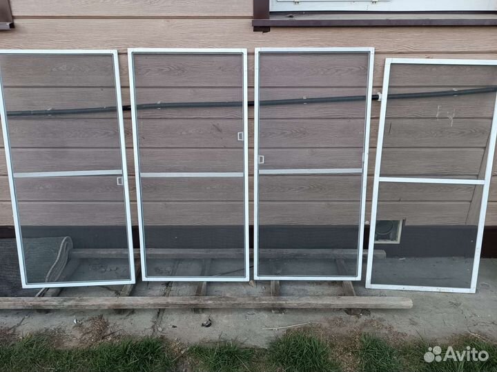 Оконные сетки б/у размер 1215 мм. на 585 мм