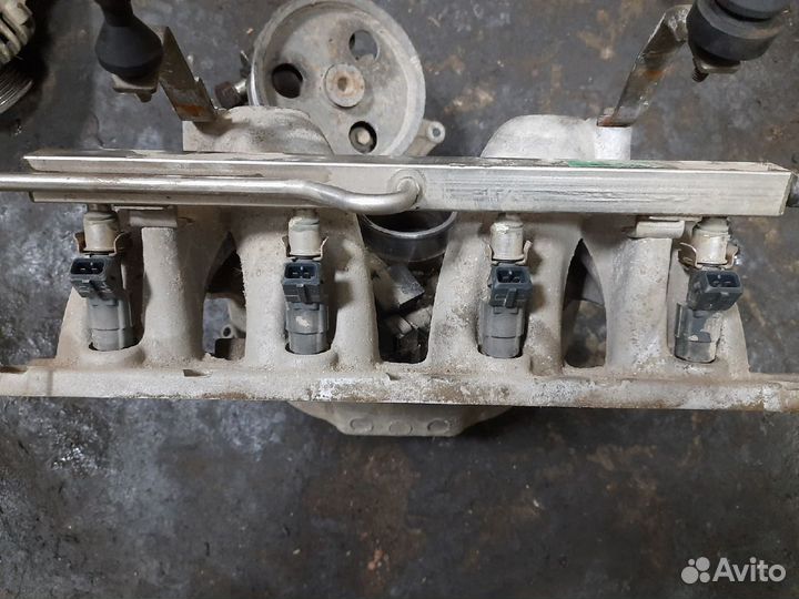Форсунки топливная рампа Рено Дастер 1,6 л К4М