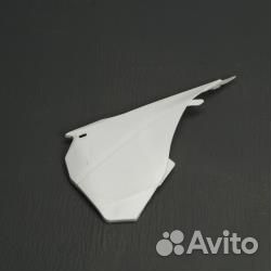 Обтекатель средний левый Avantis A2