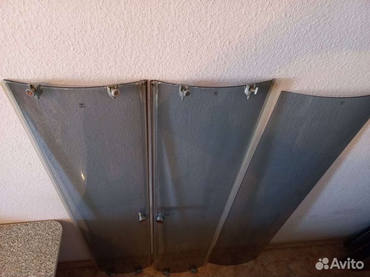 Стекло гнутое. Затемненное. Заколённое. 154х35х4мм