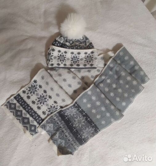 Вязаные шапка и снуд