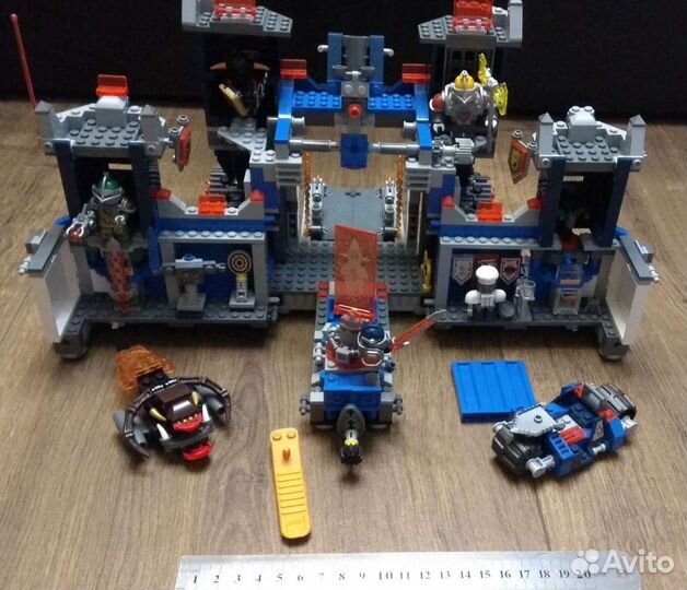 Lego Nexo Knights. Внутри 8 наборов. Обновлено