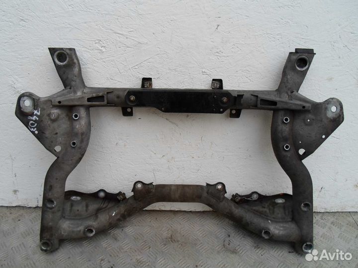 Подрамник Mercedes C-klasse W204