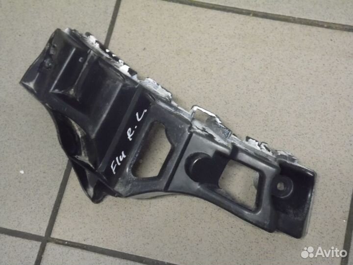 Кронштейн задней фары левый Рено Флюенс