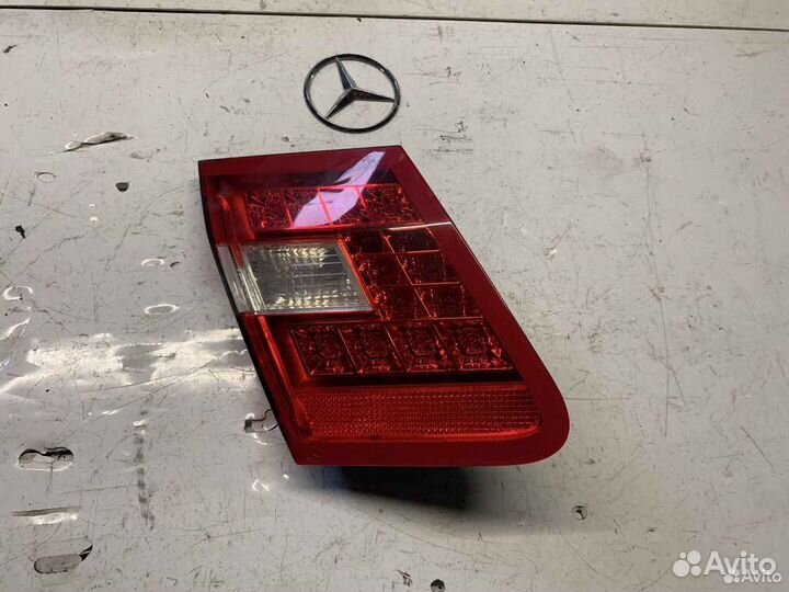 Фонарь багажника левый Мерседес w212