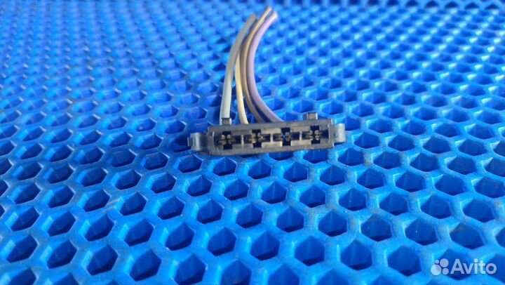 Разъем резистора отопителя Renault Logan 1