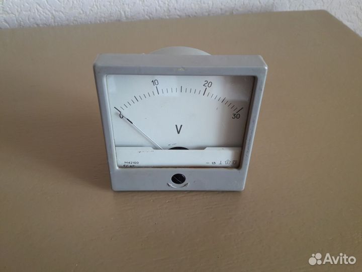 Стрелочный вольтметр 0-30 вольт СССР