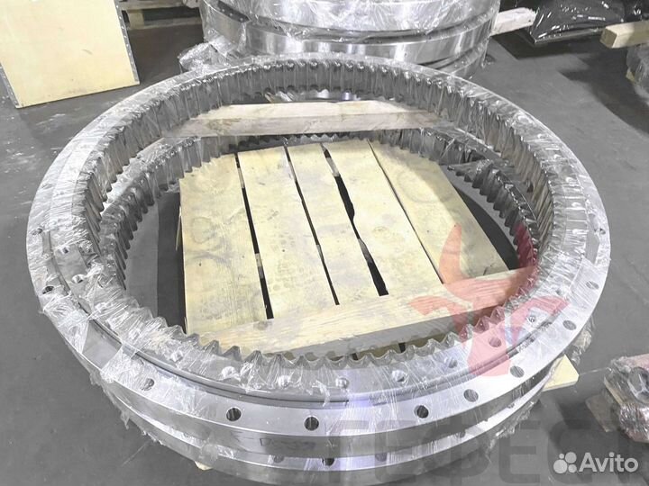 Опорно-поворотный круг R290LC-7A 81N8-00024GG