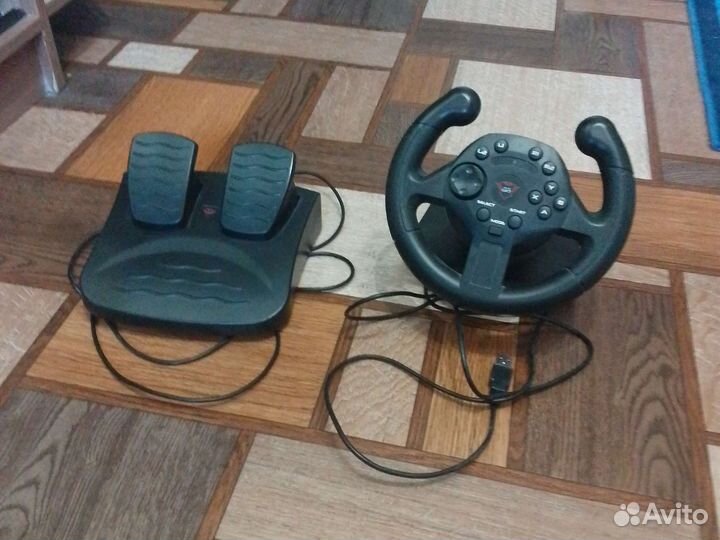 Игровой руль с педалями
