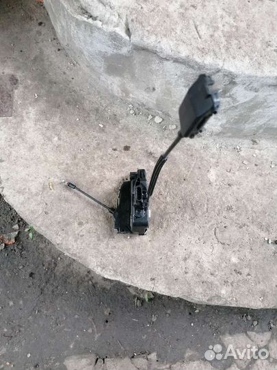 Задний правый замок двери рено лагуна 2