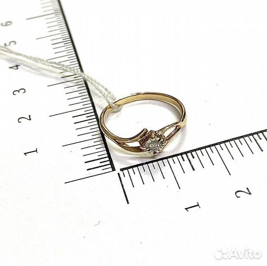 Золотое кольцо с камнем 16р