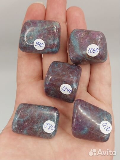 Корунд (рубин) в кианите