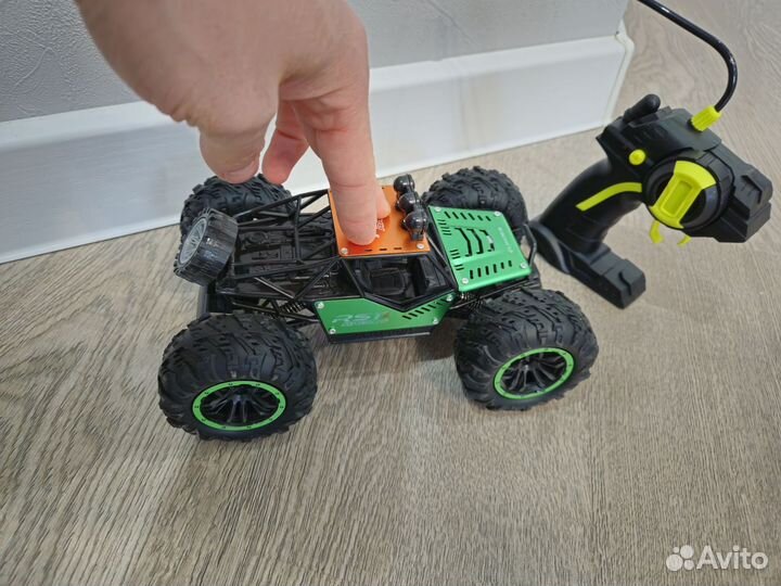 Джип на радиоуправлении