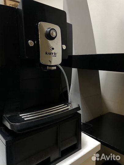 Кофемашина Kaffit KLM1601 Pro Black с доп. бункеро