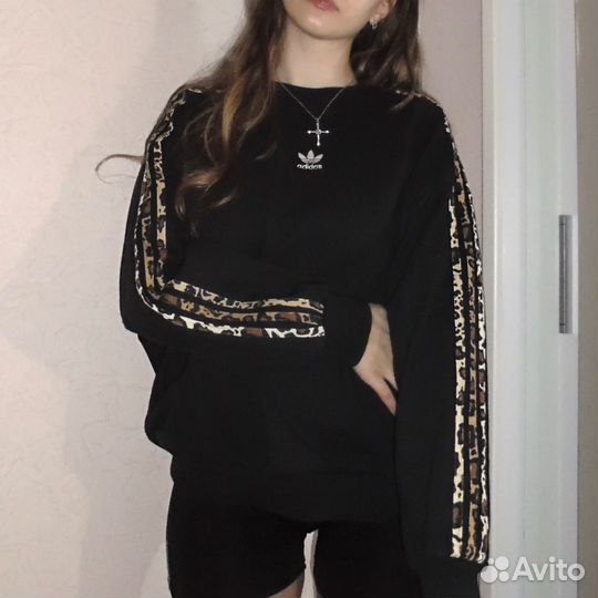 Свитшот adidas оригинал размер XS