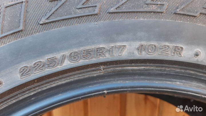 Bridgestone Blizzak DM-V1 225/65 R17 102R