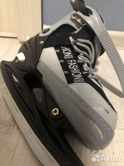 Хоккейные коньки