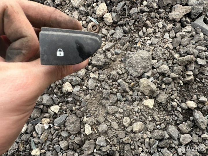 Кнопка центрального замка Hyundai Santa Fe 3 DM