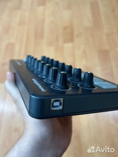 Midi контроллер Launch Control Novation