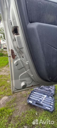 Передняя левая дверь Рено логан