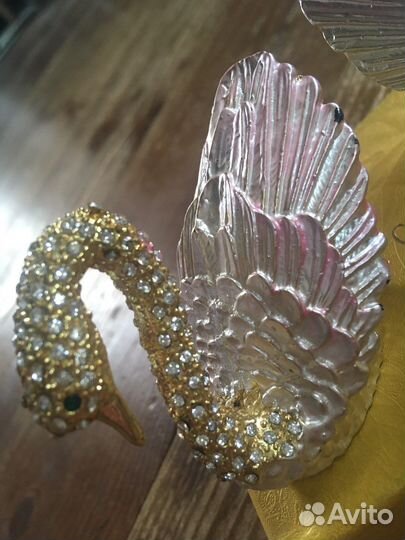 Лебедь со стразами декор