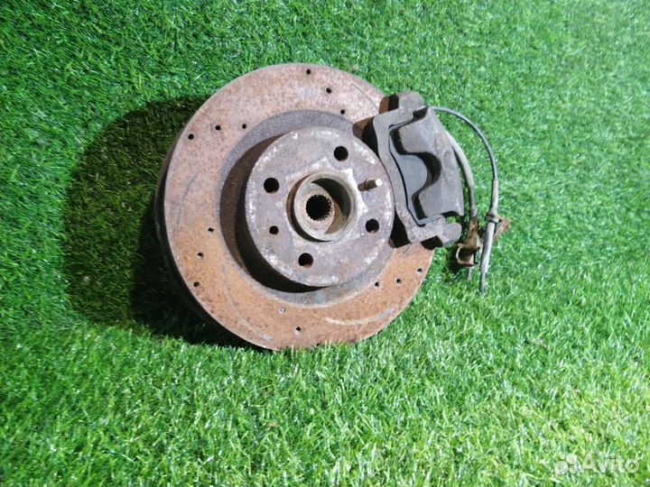 Передний правый поворотный кулак в сборе priora 1