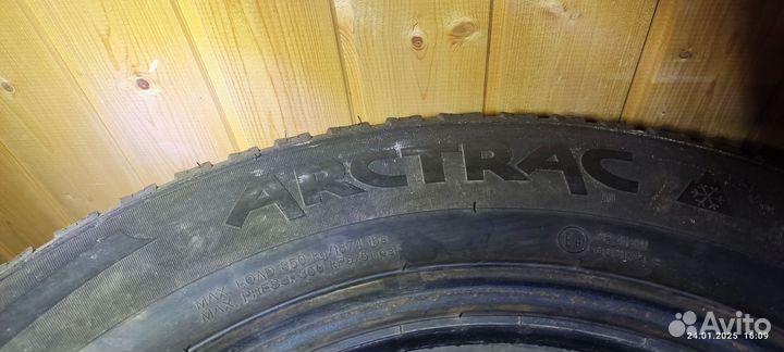 Vredestein ArcTrac 215/65 R16 40M