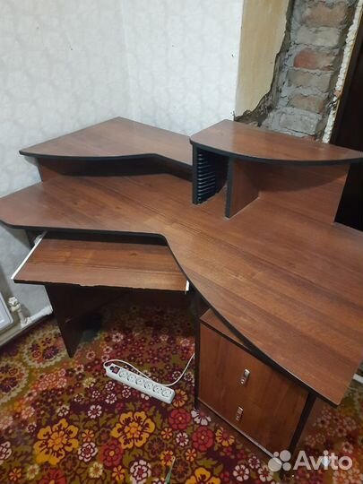 Компьютерный стол