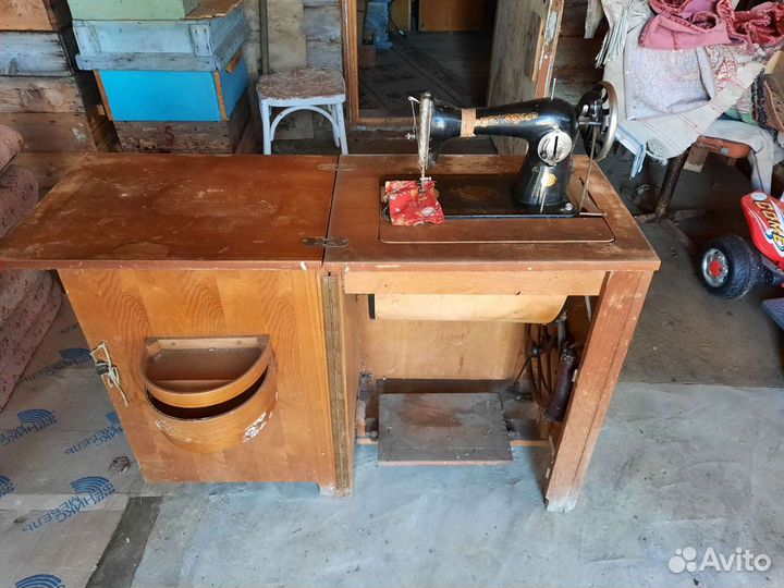 Швейная машинка пмз (комод)