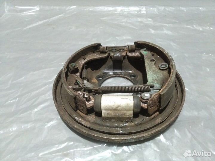 Механизм стояночного тормоза задний правый