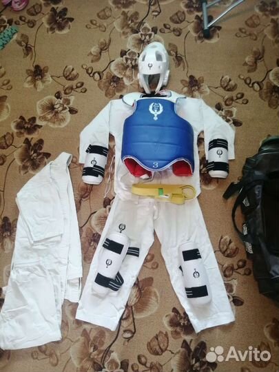 Добок и защита для таэквондо