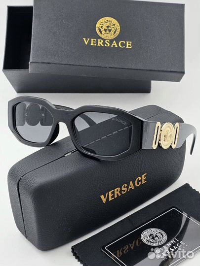 Солнцезащитные очки versace