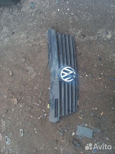 Volkswagen T5 2008г решётка радиатора