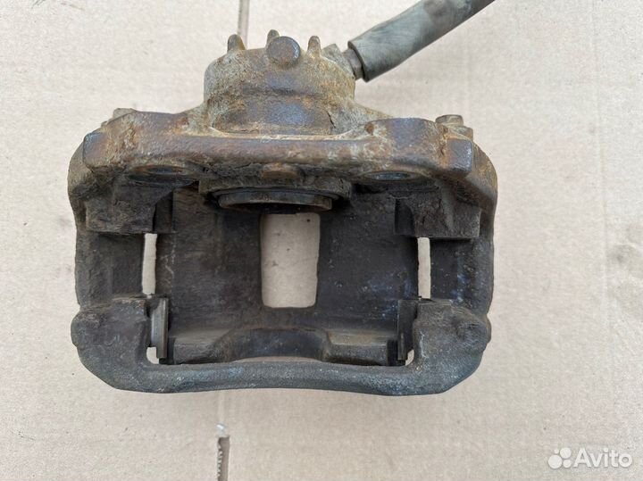 Суппорт передний правый Peugeot 307