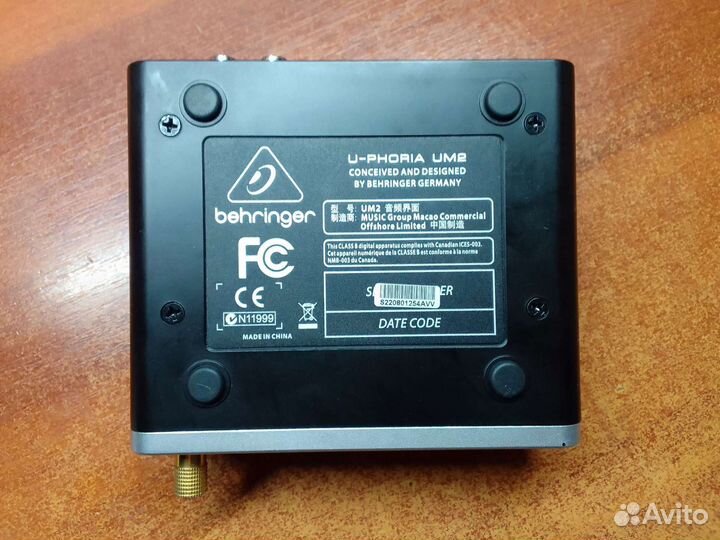Звуковая карта Behringer um2