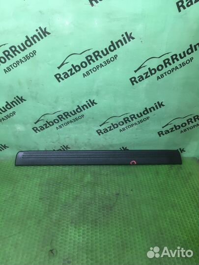 Накладка порога (внутренняя) Nissan Primera (P11)