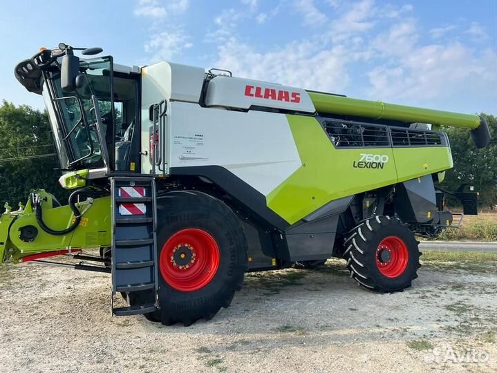 Комбайн Claas Lexion, 2023